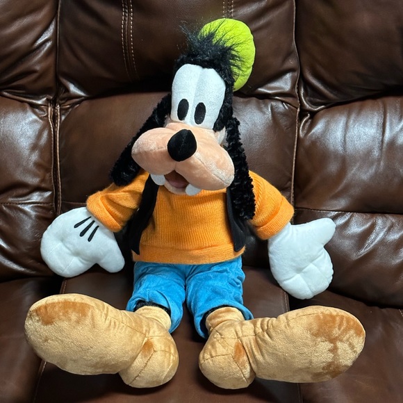 Disney Classic Goofy Plush - Picture 1 of 10